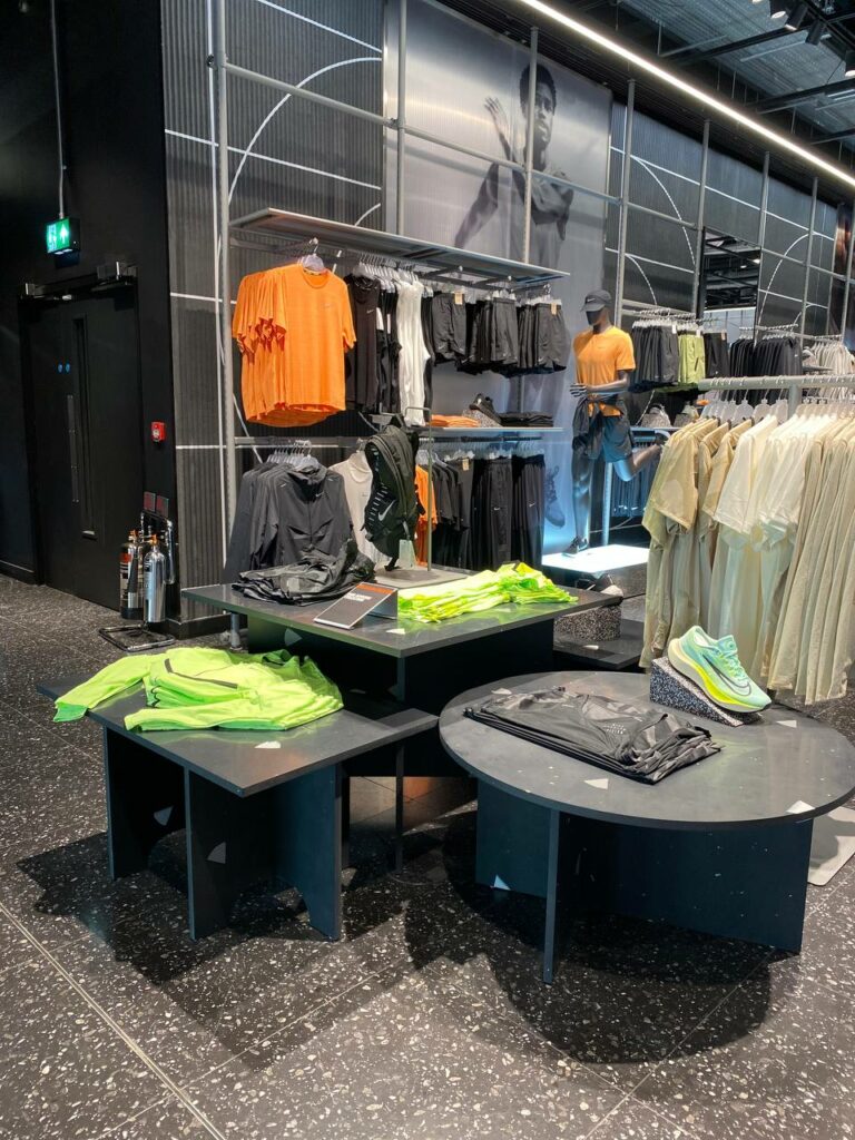 Nike store clearance clothes